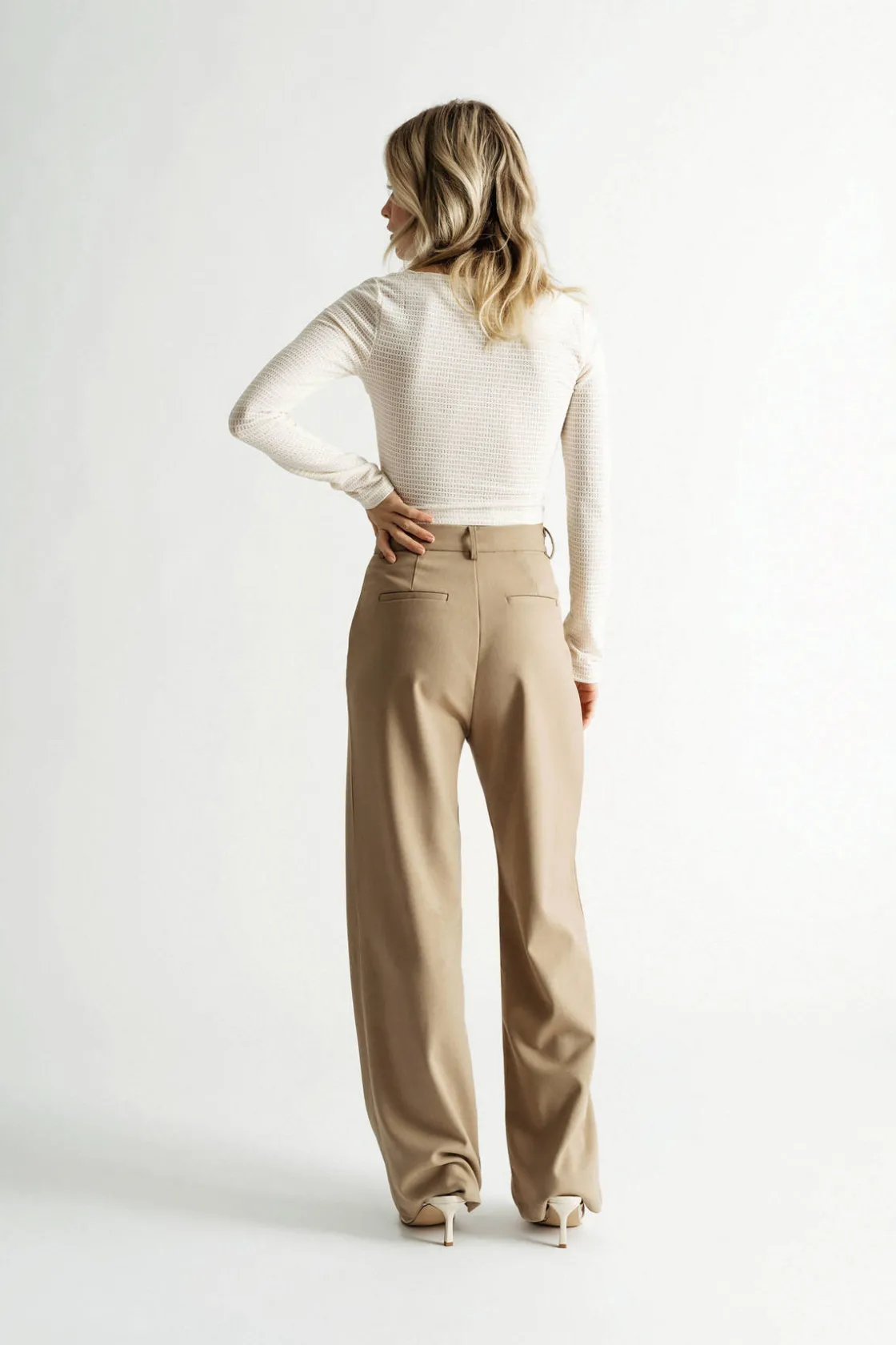 Tobi All Yours Ivory Twist Front Long Sleeve Crop Top