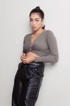 Tobi Basic Girl Crop Top -