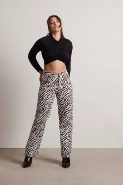 Tobi Eyes Open Crop Top -