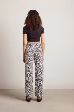 Tobi Gimme Attention Straight Leg Pants -