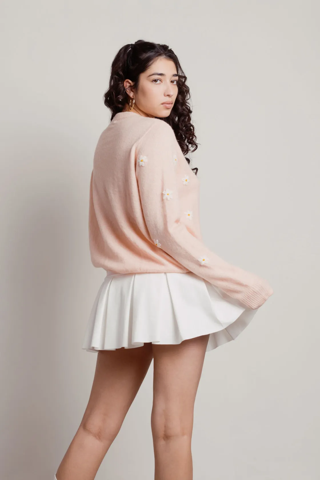 Tobi Hop Around Daisy Floral Sweater -