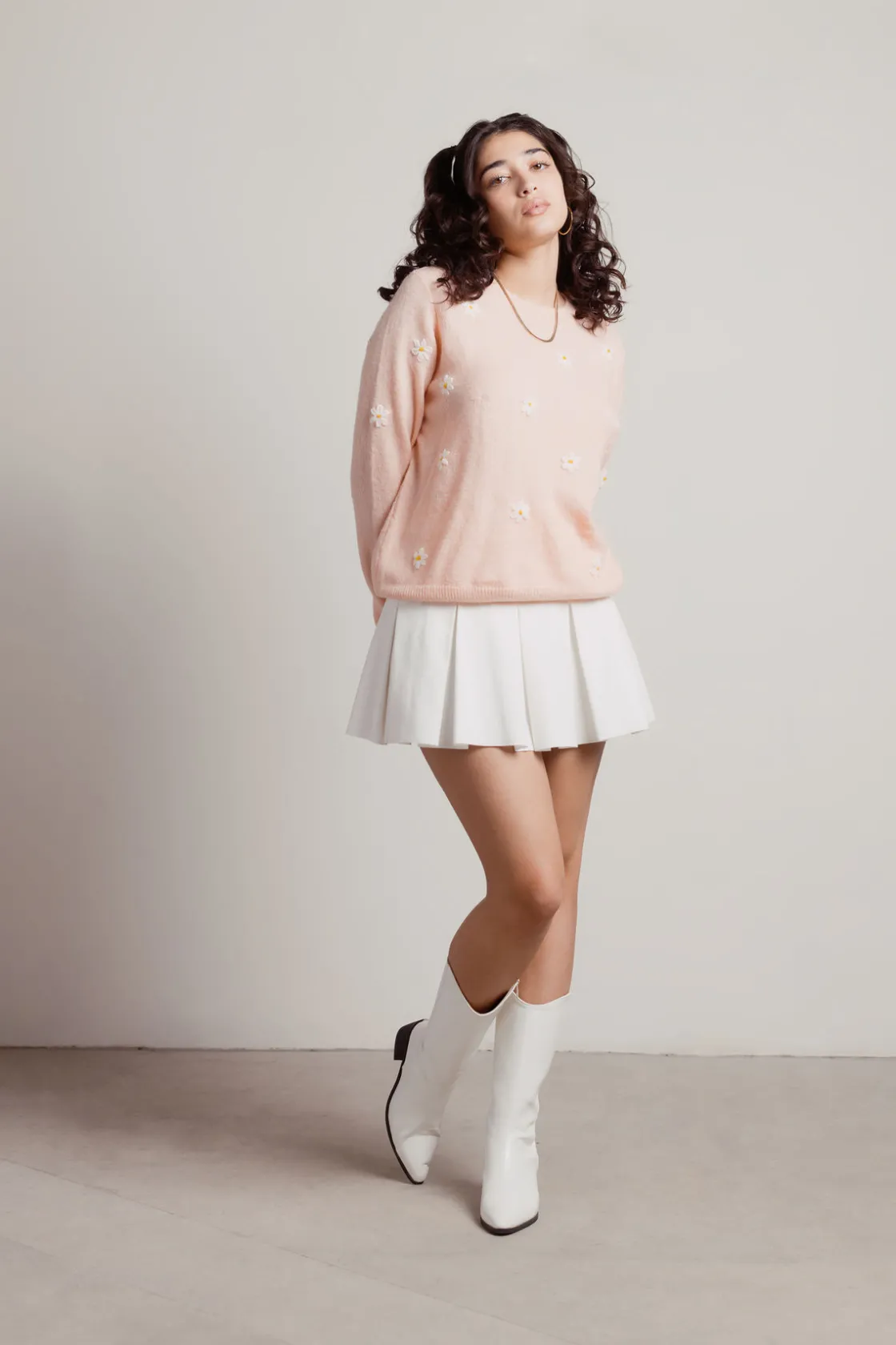 Tobi Hop Around Daisy Floral Sweater -