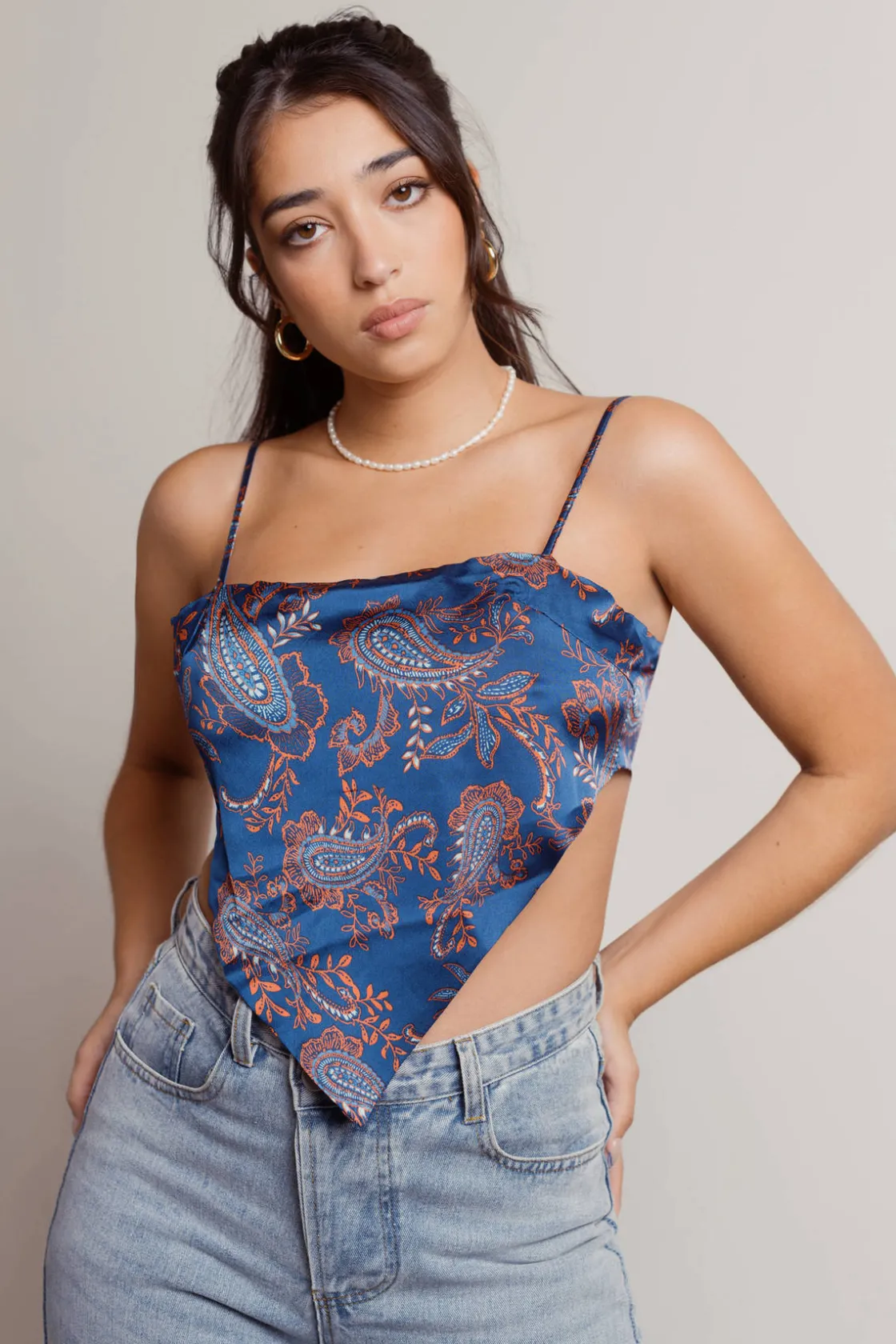 Tobi Lasso In Crop Top -