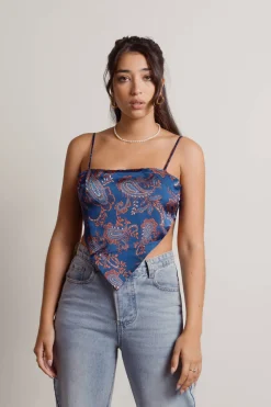 Tobi Lasso In Crop Top -