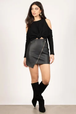 Tobi Ruby Cold Shoulder Top -