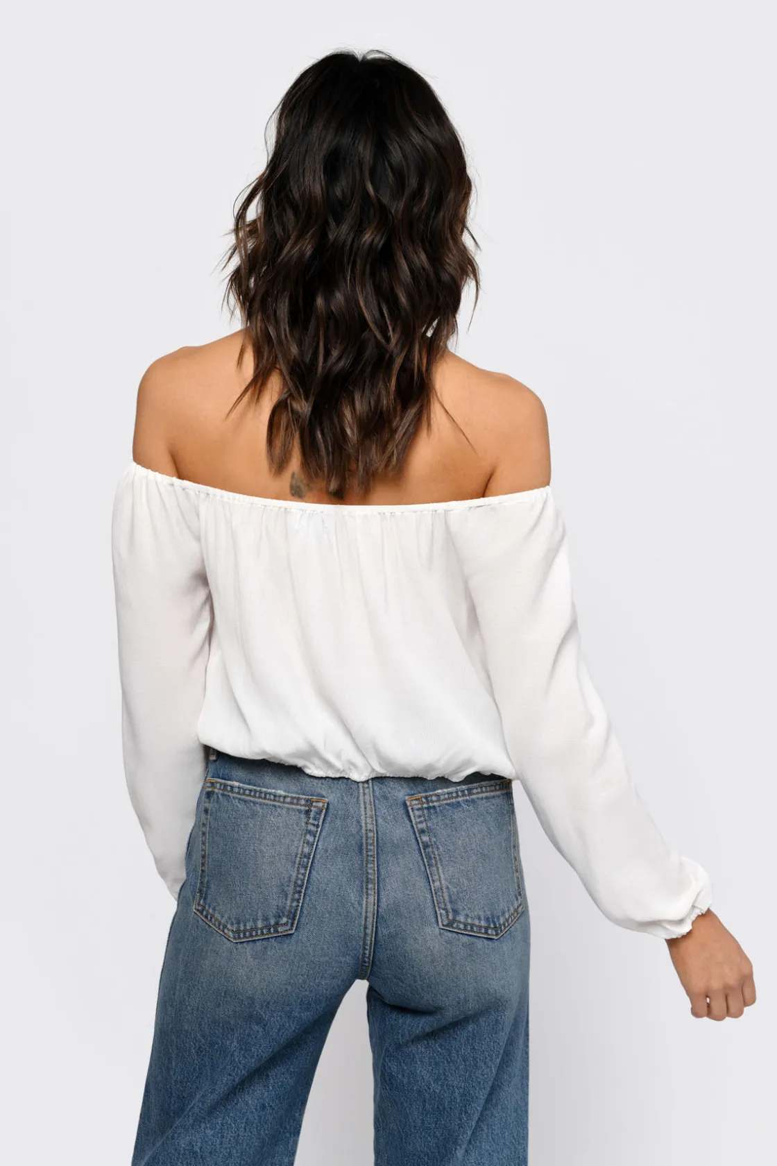 Tobi Twist And Shout Cold Shoulder Top