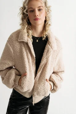 Tobi Weekend Outing Sherpa Jacket -