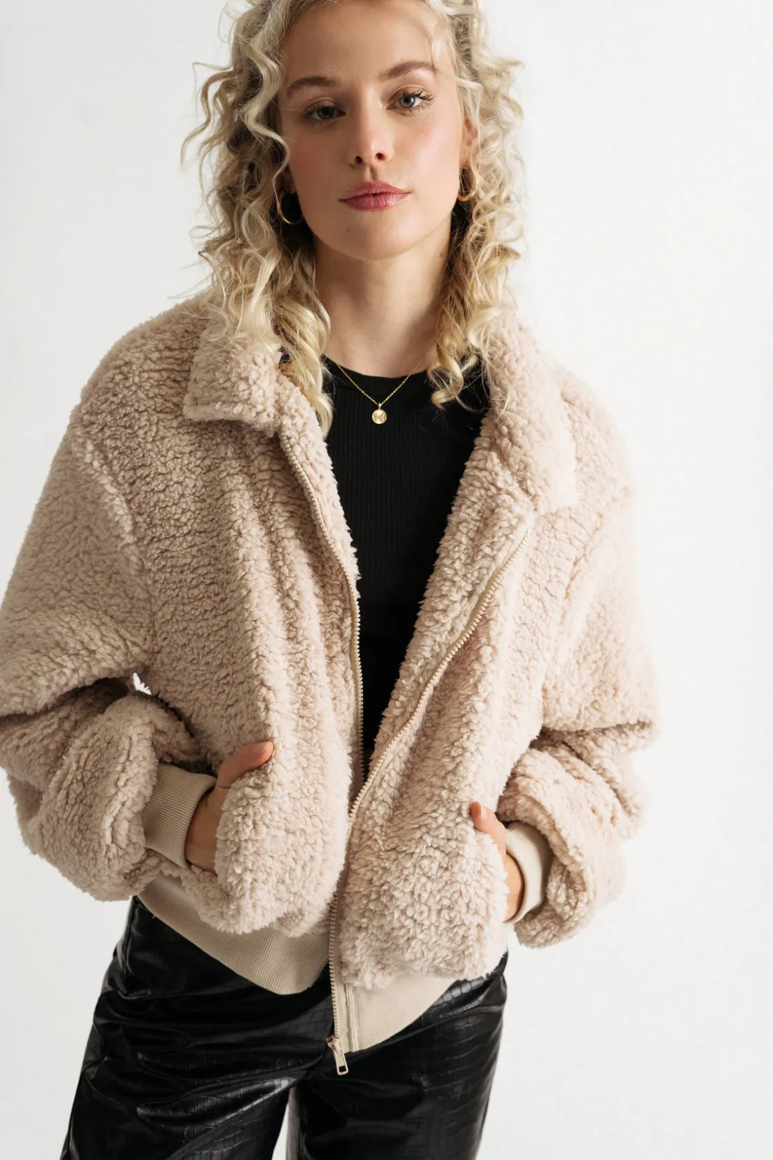 Tobi Weekend Outing Sherpa Jacket -