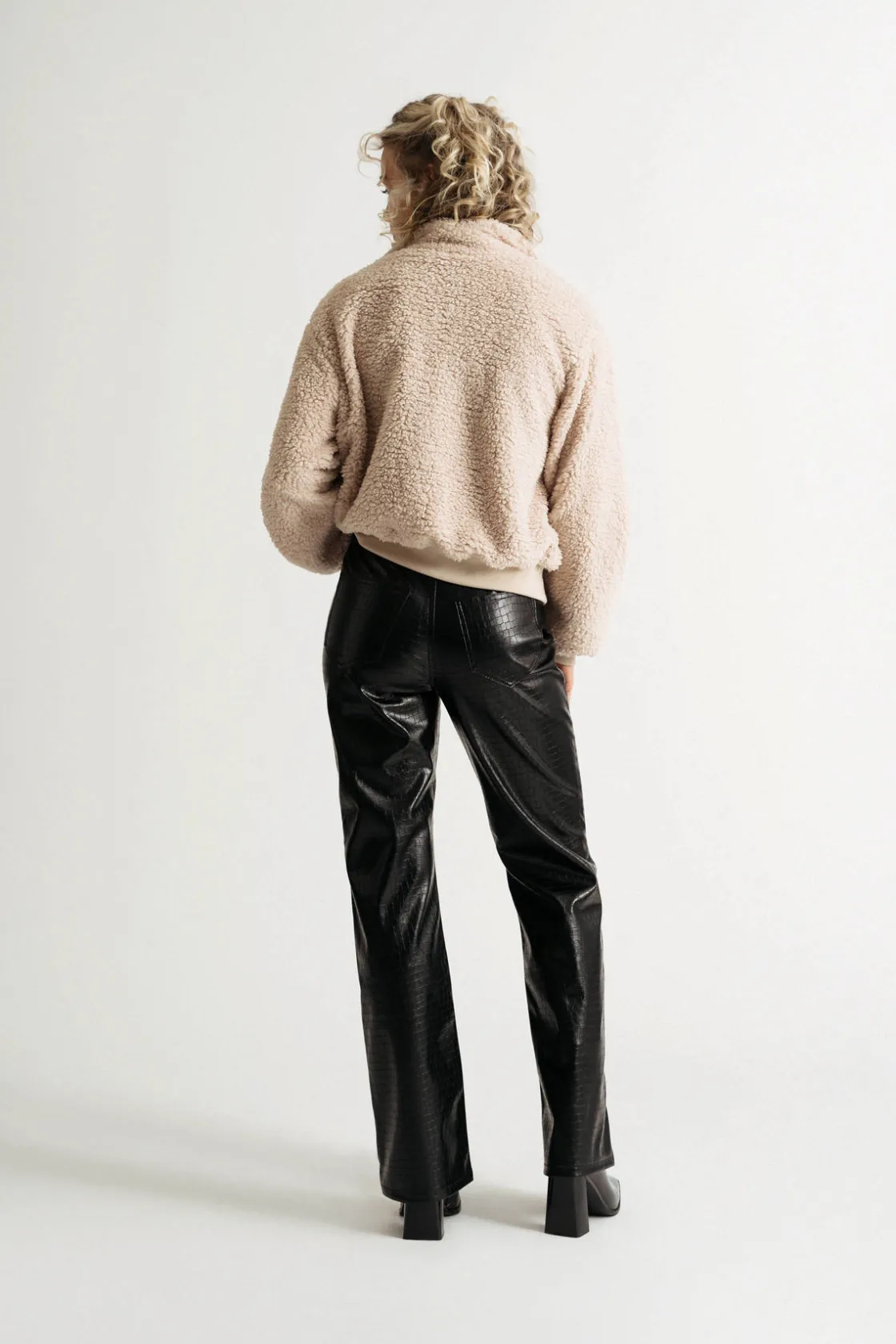 Tobi Weekend Outing Sherpa Jacket -